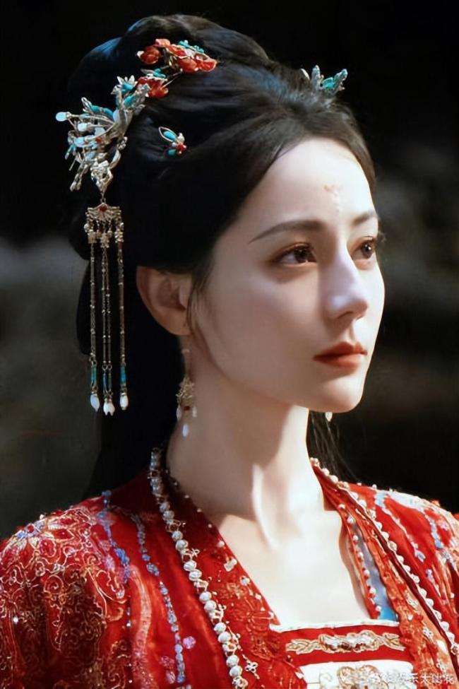 曝迪丽热巴下部剧是古装 新剧设定引发热议