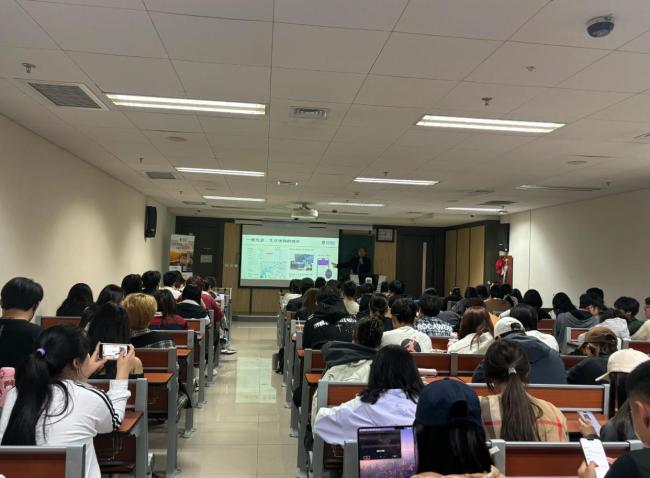 多所高校官宣:外语专业停招 时代变了