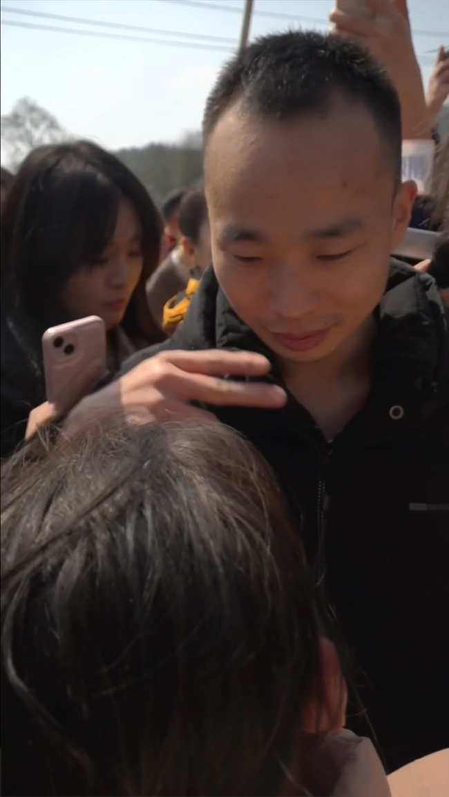 聋哑母亲苦等30年终于等到被拐儿子 团圆的泪与笑