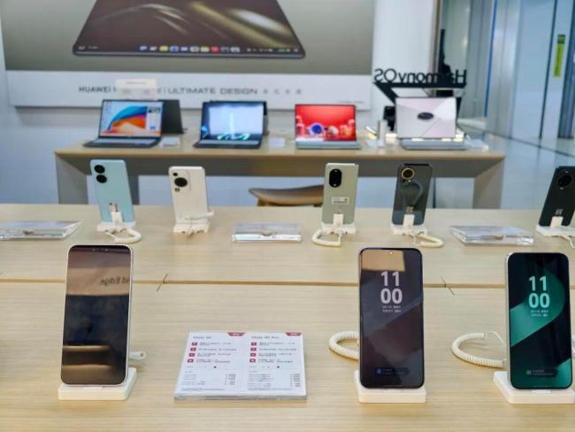 国产手机加价2000元 存储芯片紧缺激勉行业出动