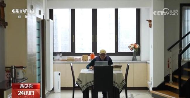 大爷历时5年为老伴“手搓”电梯 工程师式的浪漫