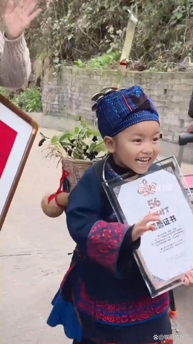 春晚与周深同台的瑶族女孩患重度地贫 全网揪心助力