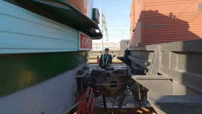 霍尔果斯铁路口岸通行中欧班列超1.9万列