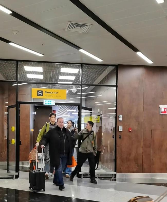 金莎孙丞潇录妻旅全程牵手 未婚情侣引发热议