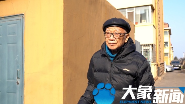 85岁核武专家称自己是幸福老头 用写作对抗生活