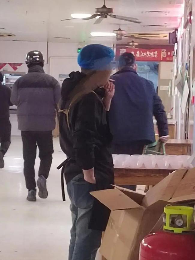 记者暗访上海十余家“外卖美食城” 卫生状况堪忧