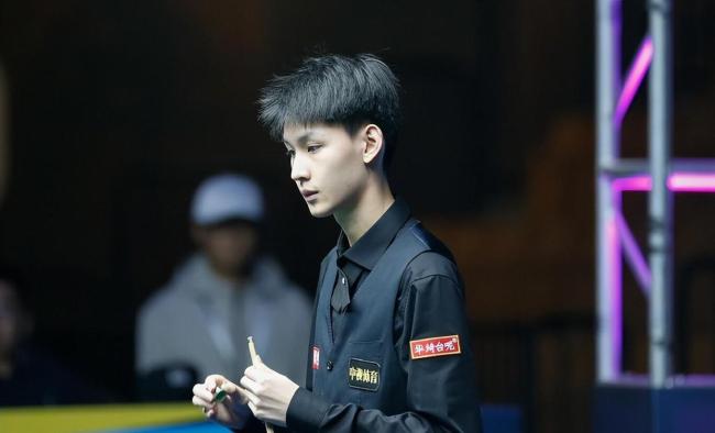 斯诺克世界公开赛：外卡小将王信伯轰单杆141分，5-0完胜开门红！新生代崛起信号