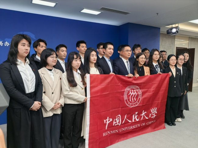 两岸大学生观摩台办记者会