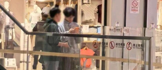 前方等位3200桌 女子排队到崩溃 黄牛囤号牟利黑幕