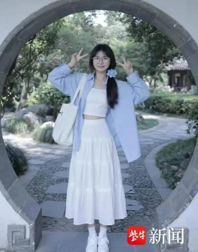 陪母抗癌女孩考研上岸查出肠癌晚期 母女并肩抗争