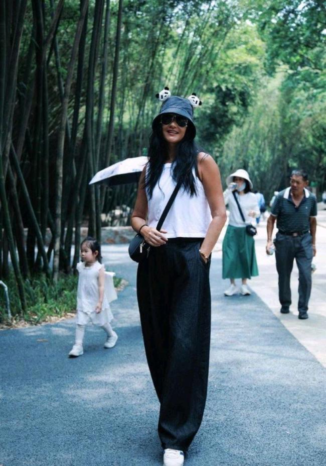 全网喊瞿颖上班 反内卷金句戳中打工人