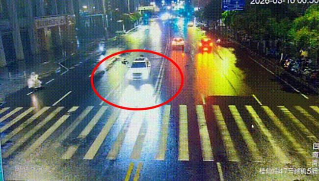 四川高一男孩斑马线上被撞身亡 悲剧引发社会广泛关注