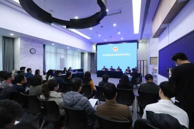 女子买重疾险后确诊患癌被拒赔后胜诉