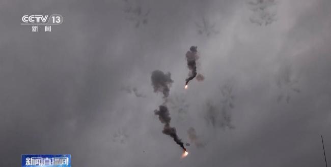 海军护卫舰编队南海实战化演练 锤炼复杂环境下作战能力