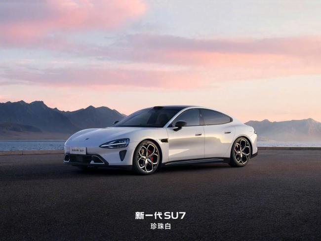 小米新一代SU7发布 汽车行业大咖齐聚助阵