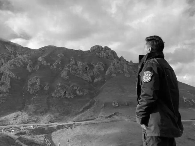 37岁民警抓逃犯牺牲 英雄壮烈献身