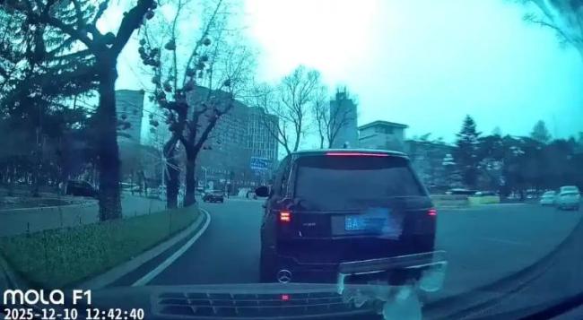 警方回应路虎别停奔驰致追尾 案件立为刑事