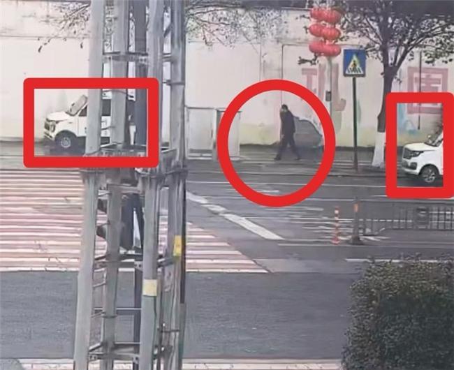 男子偷拆同款车零件装自己老头乐上