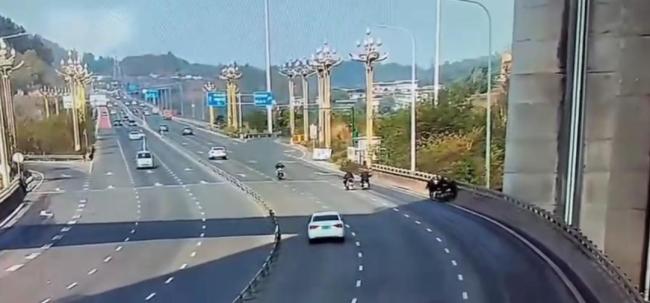 18岁男子骑摩托酒驾撞人致1死多伤 事故现场曝光