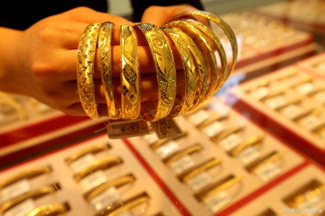 女子玩笑称买5000克黄金当存钱