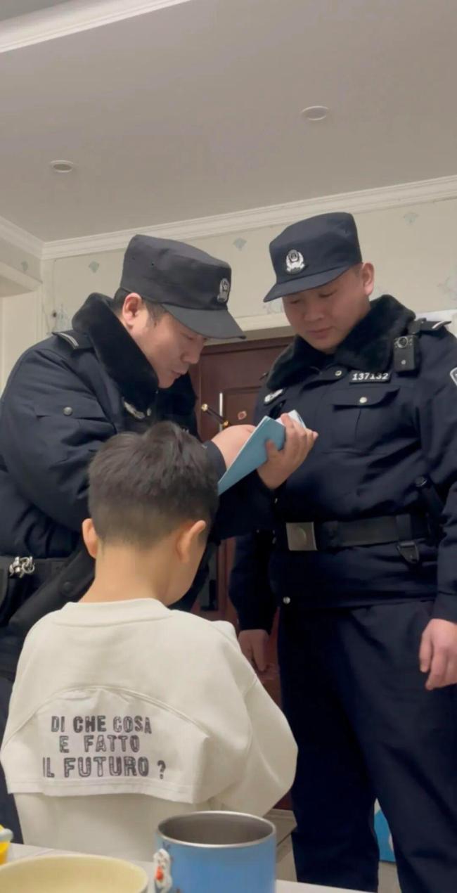 6岁男孩挨揍后报警要把妈妈抓走