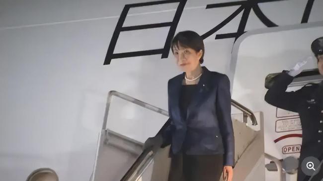 高市早苗一下舷梯就和美官员寒暄 访美行程正式启动