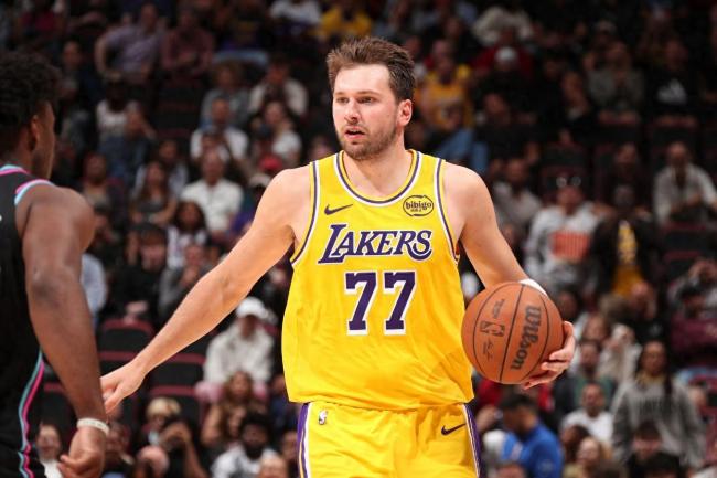 詹姆斯三双再创历史首人纪录