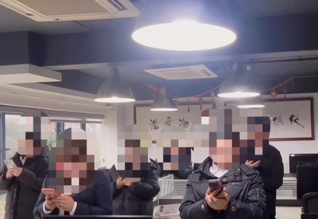 员工需提前半小时到岗晨读?公司回应