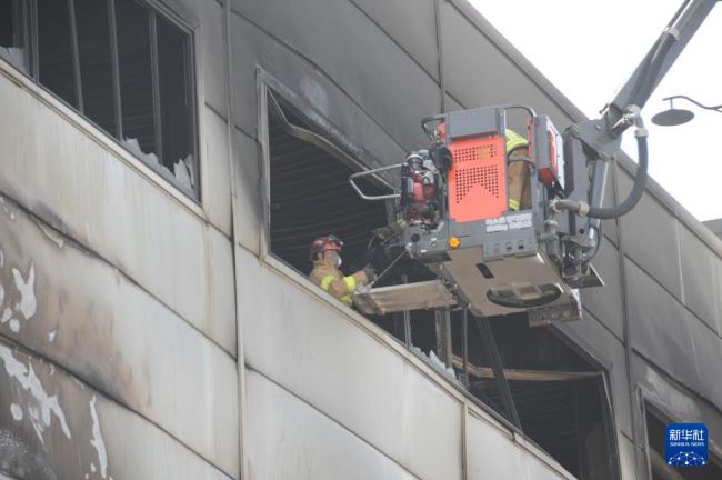 韩国工厂火灾画面曝光 救援行动持续进行