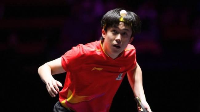 乒乓世界4月份刊封面王楚钦 气场全开稳如泰山