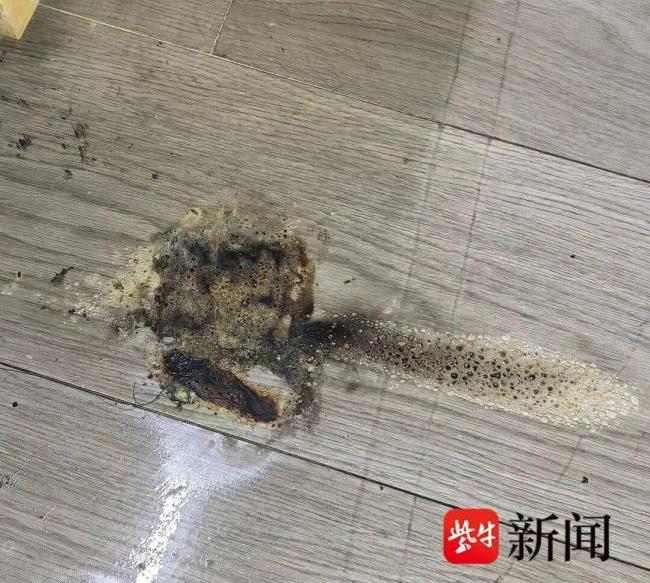 用了4年的充电宝突然爆炸喷火 静置桌上自爆引发关注