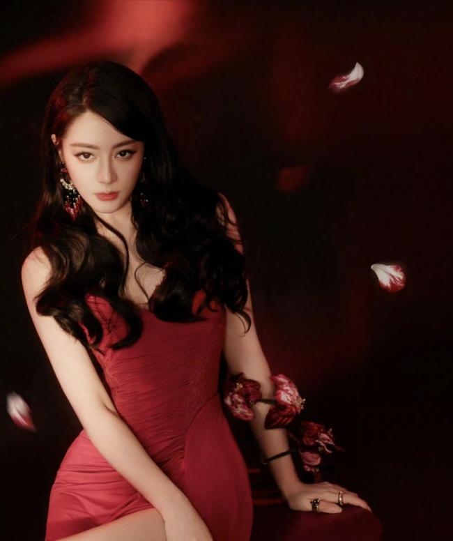 迪丽热巴工作室审美 新团队造型惊艳全网