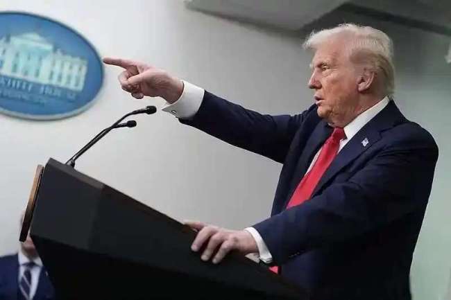 伊朗问美国为何不敢让航母靠近 波斯湾捉迷藏