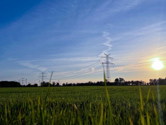 帮办丧事触电身亡家属索赔供电公司