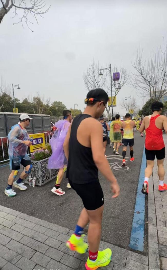 汉马最后一名选手：能安全完赛就好