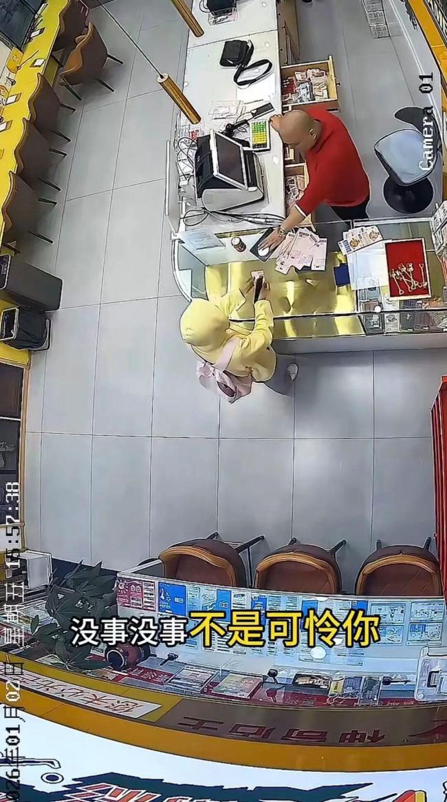 店主好心给钱两月后女孩还钱 诚信之心闪耀