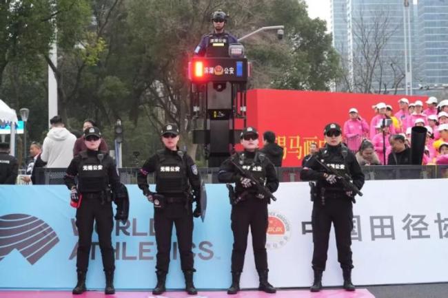 3.5万人逐梦锡马 无锡公安温暖护航 科技与温情同行