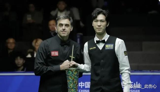 这杆丢球奥沙利文怒锤球桌！泰国一哥塔猜亚惊险清台连追三局 狂轰147满分逆转夺冠