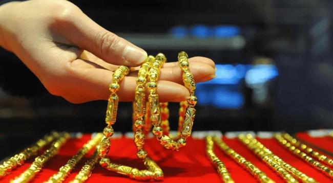 专家称黄金被套的投资者确实很多 金价暴跌引发市场困惑