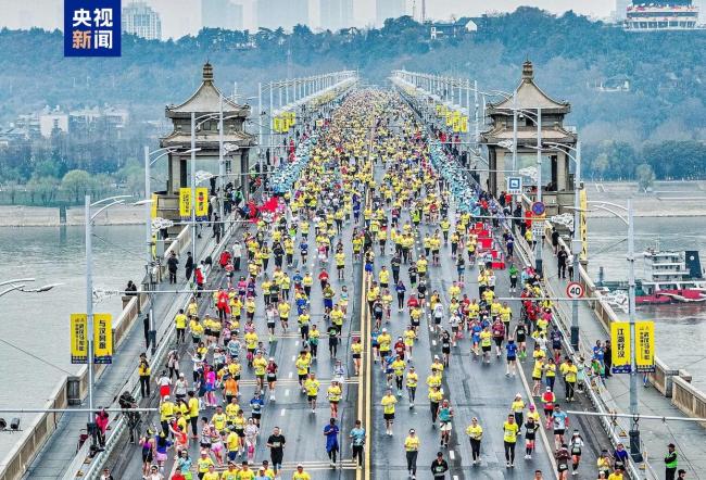 武汉马拉松两项赛会纪录被刷新