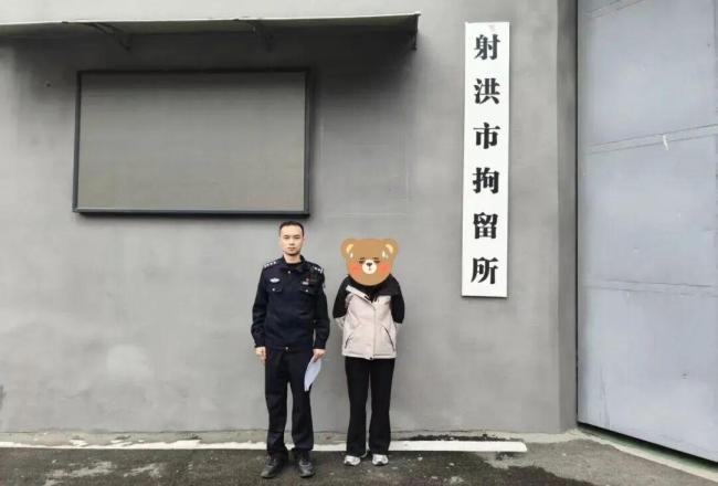 网民造谣重庆立交桥坍塌被拘 AI造谣者受罚