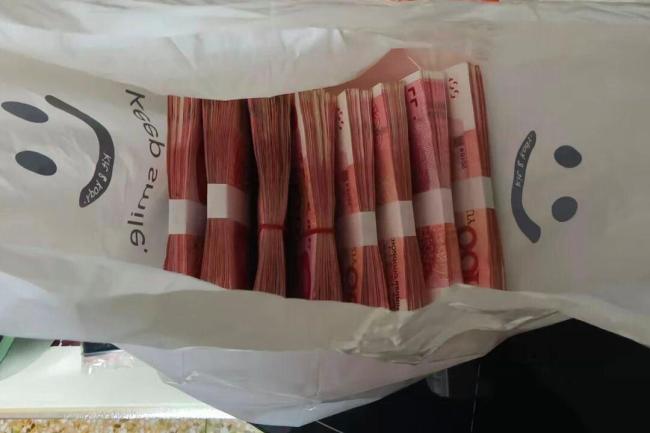 女子陷“稳赚不赔”骗局险被骗 网络军官的温柔陷阱