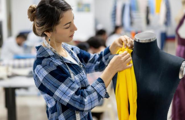 油价波动冲击纺织化纤行业 老本传导重塑浪费选拔