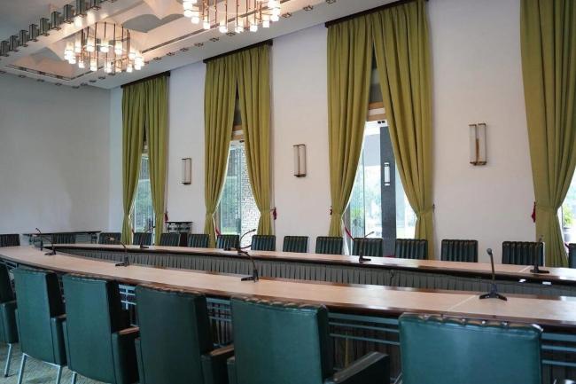 泄密可能就藏在“没拉窗帘”里