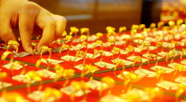 国内金价大幅下落 黄金市集惊魂动魄的暴跌