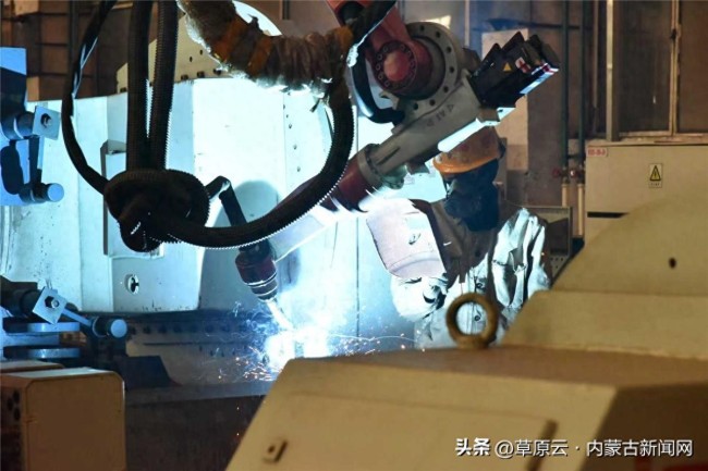 “点云切片”巧解焊接瓶颈:一机集团让机器人自主规划“最优路径”