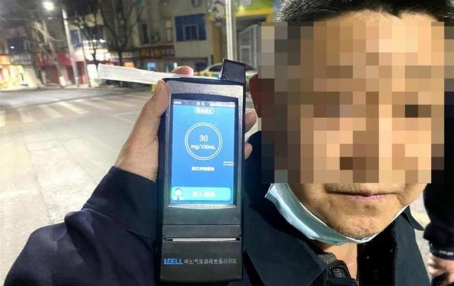 男子请代驾开回家后又上高速 醉驾被抓获刑拘