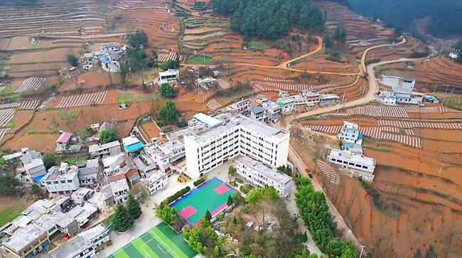 致学生2死客车司机已被控制 违法超员酿悲剧