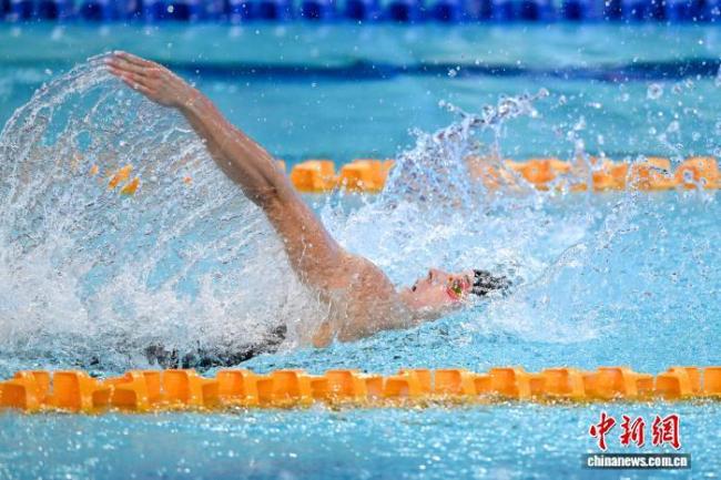 美国名将史密斯夺女子100米仰泳冠军 世界纪录保持者再创佳绩