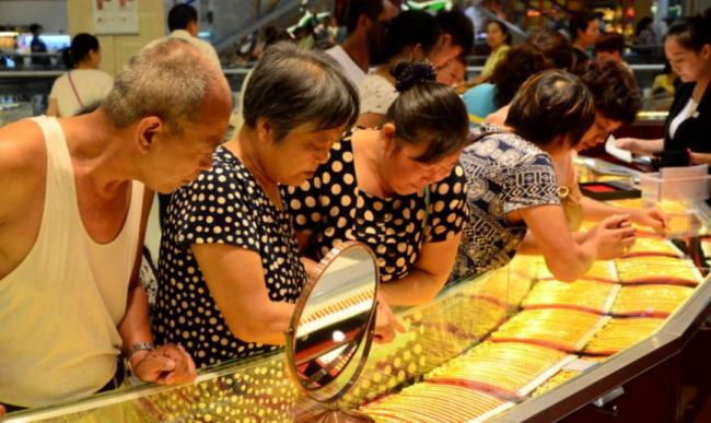 国内金价大幅下落 黄金市集惊魂动魄的暴跌